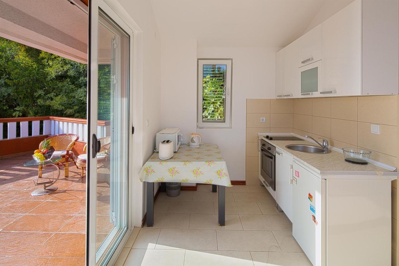 Guest house Metaxi Suits Budva