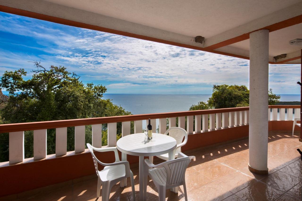 Metaxi Suits Guest house 3*