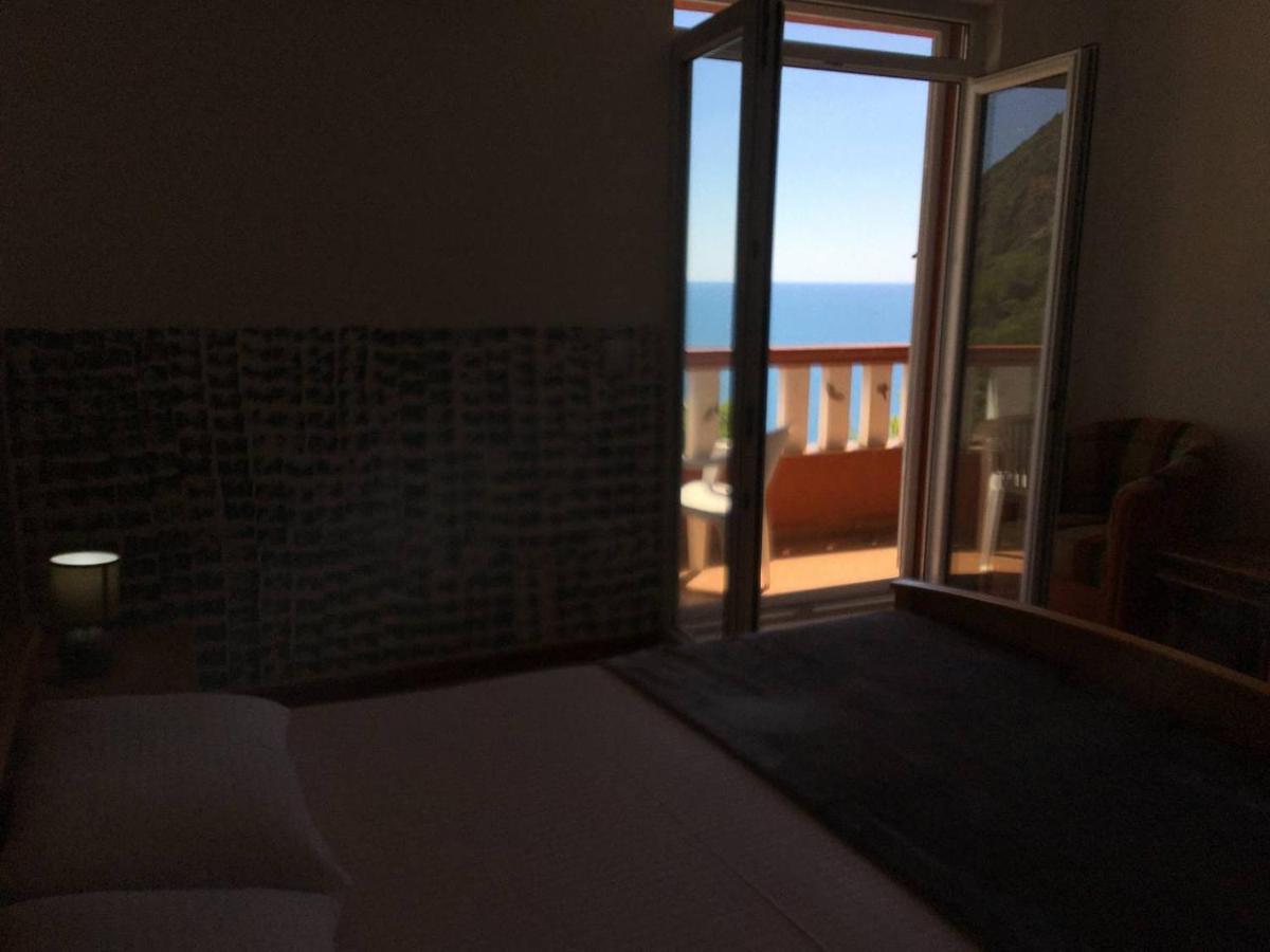 Metaxi Suits Guest house