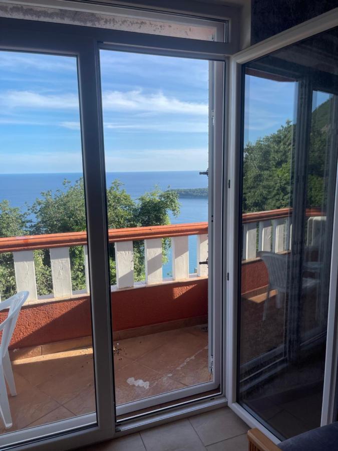 Metaxi Suits Guest house