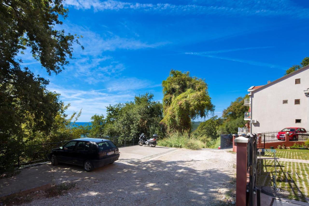 Metaxi Suits Gasthof Budva