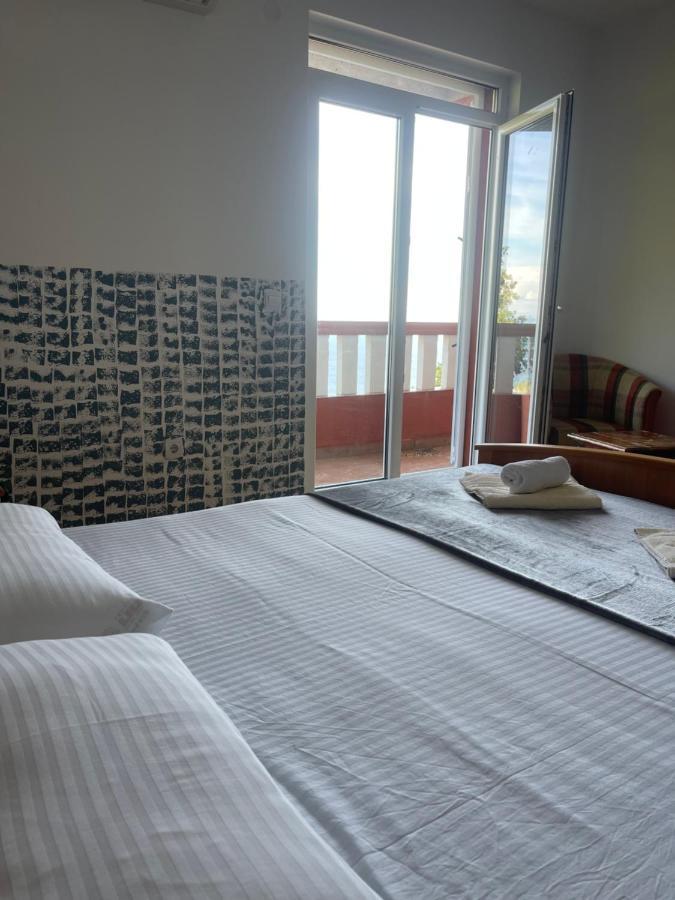 Metaxi Suits Gasthof Budva