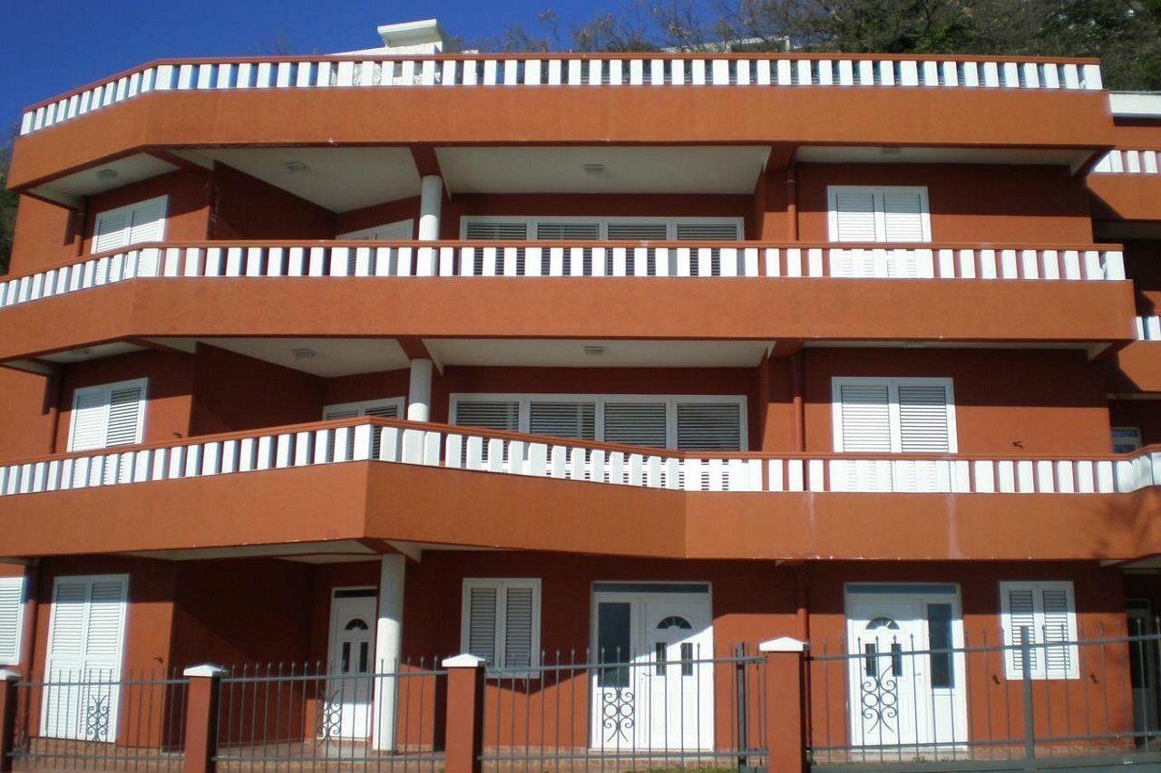 Metaxi Suits 3* Budva